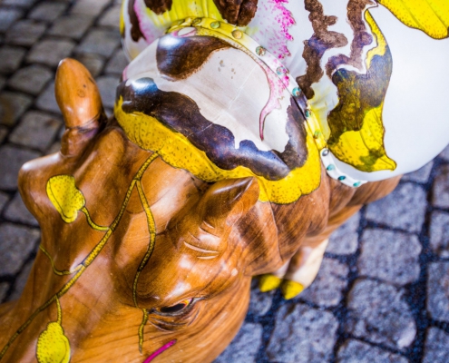 Close up teak hout en schilderingen - Hippo medium - Angels Objects - exotic design